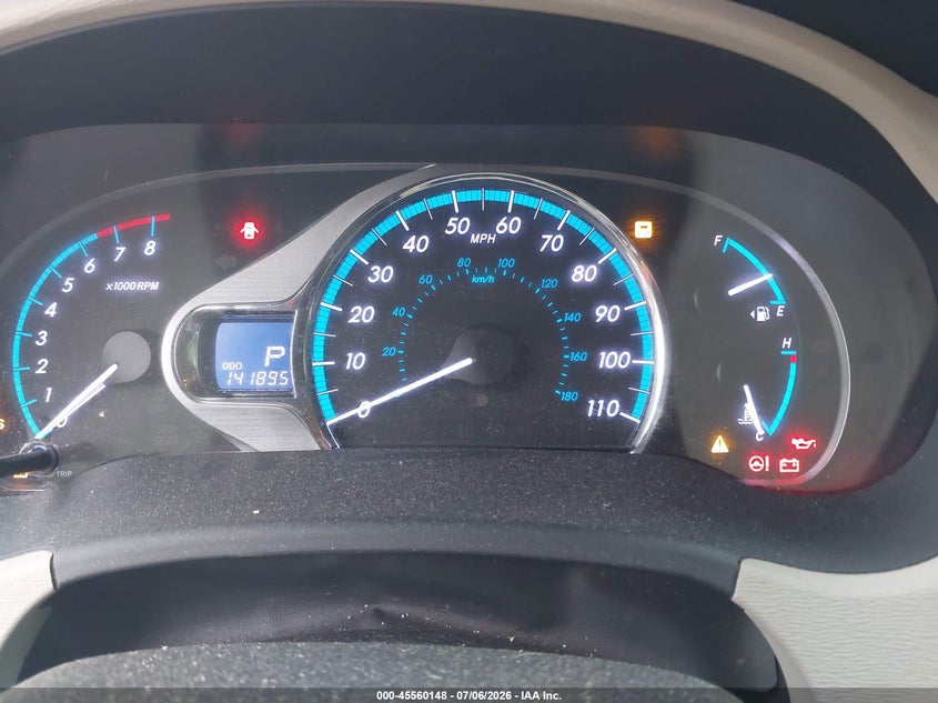 2011 TOYOTA SIENNA auction photo 7