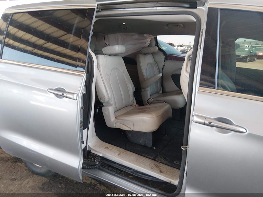2021 CHRYSLER VOYAGER auction photo 8