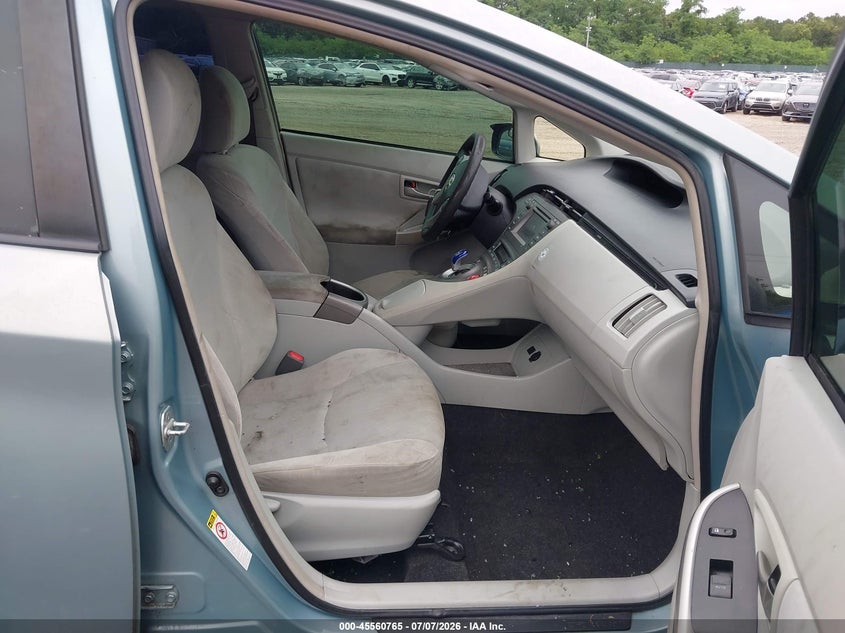 2014 TOYOTA PRIUS auction photo 5