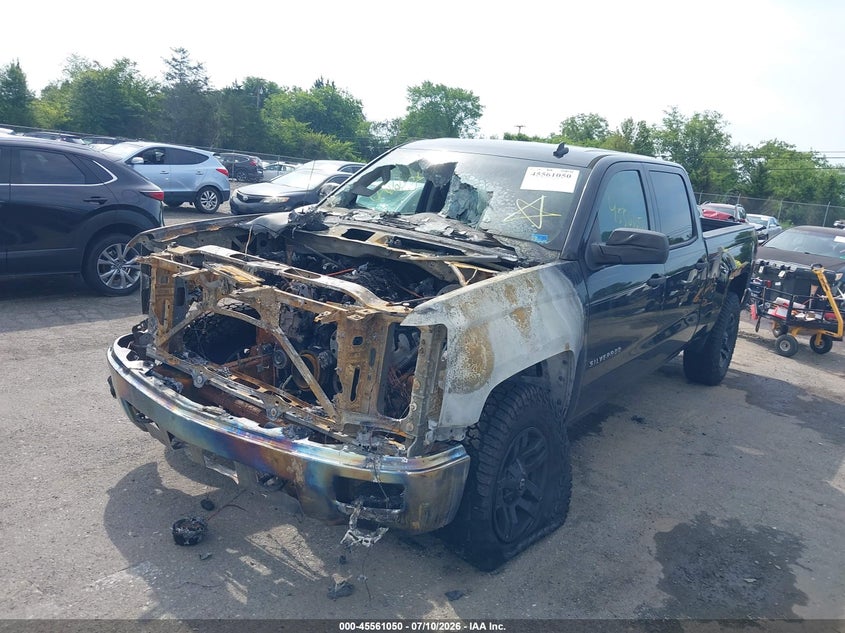 2014 Chevrolet Silverado, Повністю згоріле, IAAI, VIN 3GCUKREC7EG353809 — фото 2