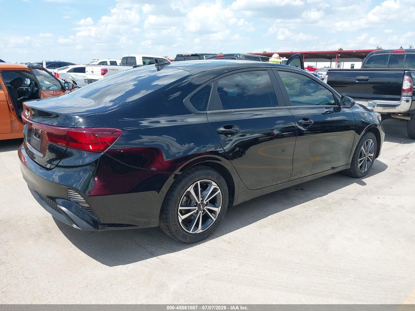 2024 KIA FORTE auction photo 4
