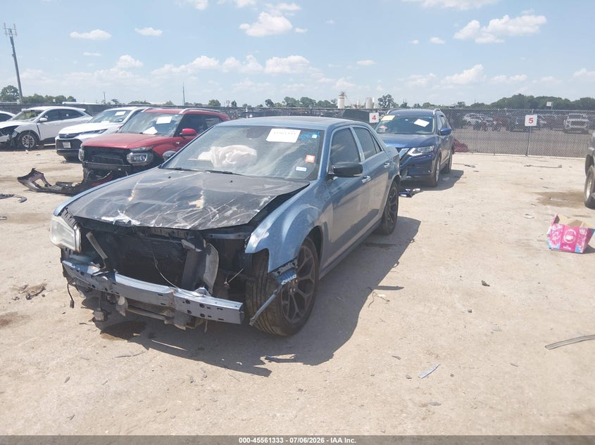 2011 CHRYSLER 300C auction photo 2