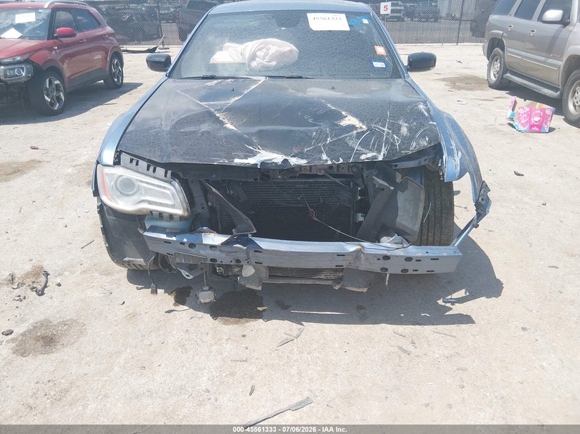 2011 CHRYSLER 300C auction photo 6