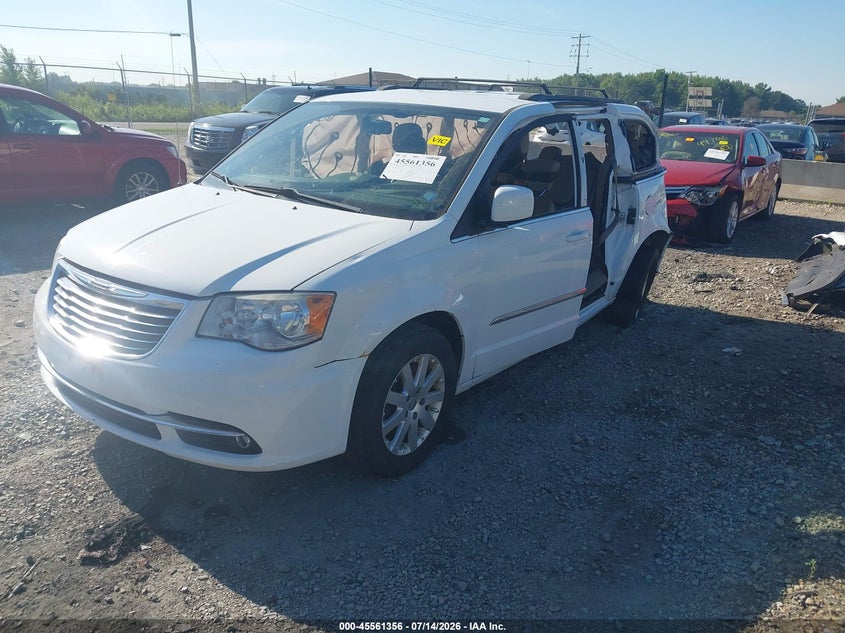 2014 CHRYSLER TOWN & COUNTRY auction photo 2