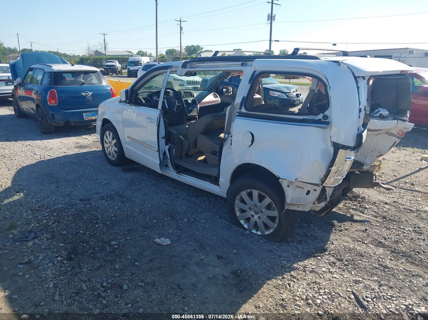 2014 CHRYSLER TOWN & COUNTRY auction photo 3