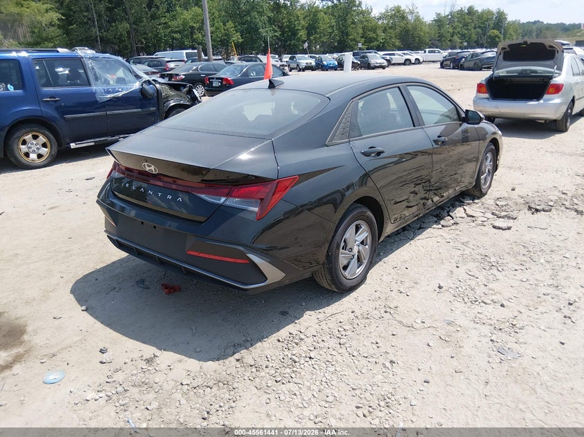 2025 HYUNDAI ELANTRA auction photo 4