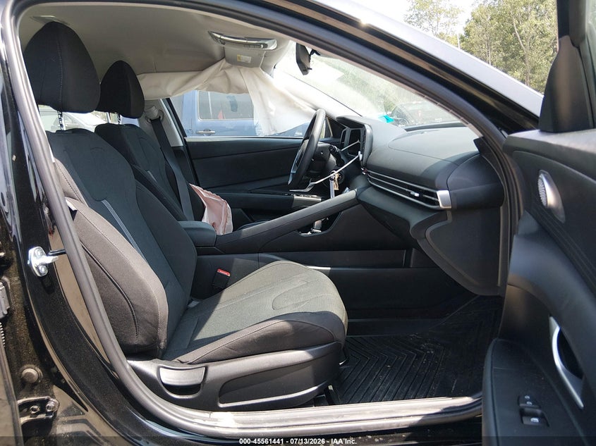 2025 HYUNDAI ELANTRA auction photo 5