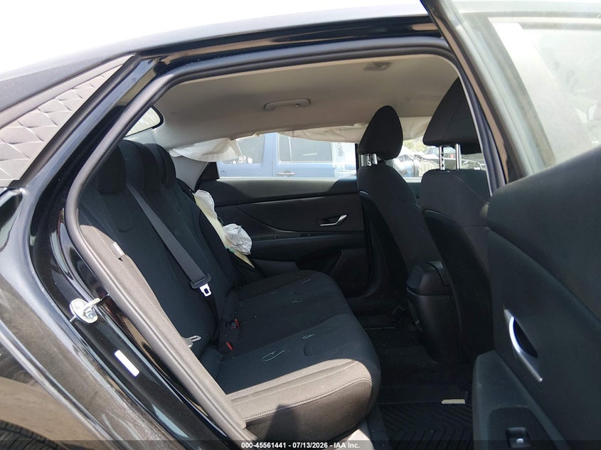 2025 HYUNDAI ELANTRA auction photo 8