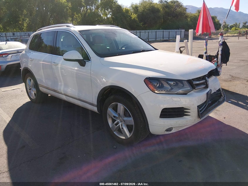 2011 VOLKSWAGEN TOUAREG VR6 LUX