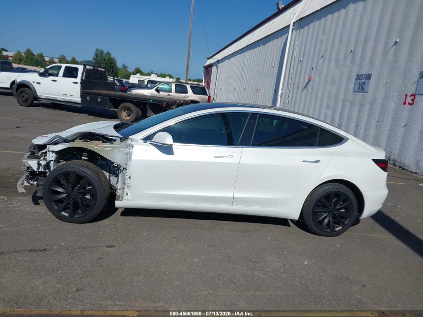 TESLA MODEL 3 - zdjęcie 14