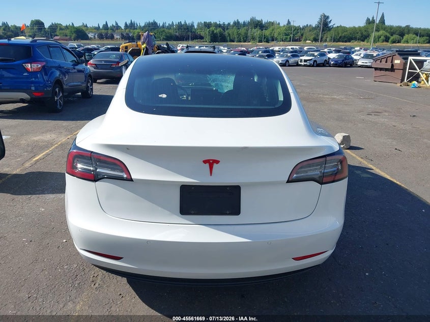 TESLA MODEL 3 - zdjęcie 16