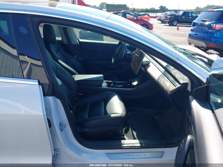 TESLA MODEL 3 - zdjęcie 5