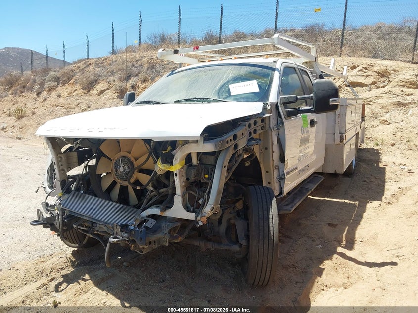 2017 FORD F-450 CHASSIS auction photo 2
