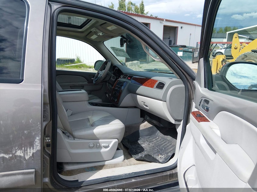 2012 CHEVROLET SUBURBAN auction photo 5