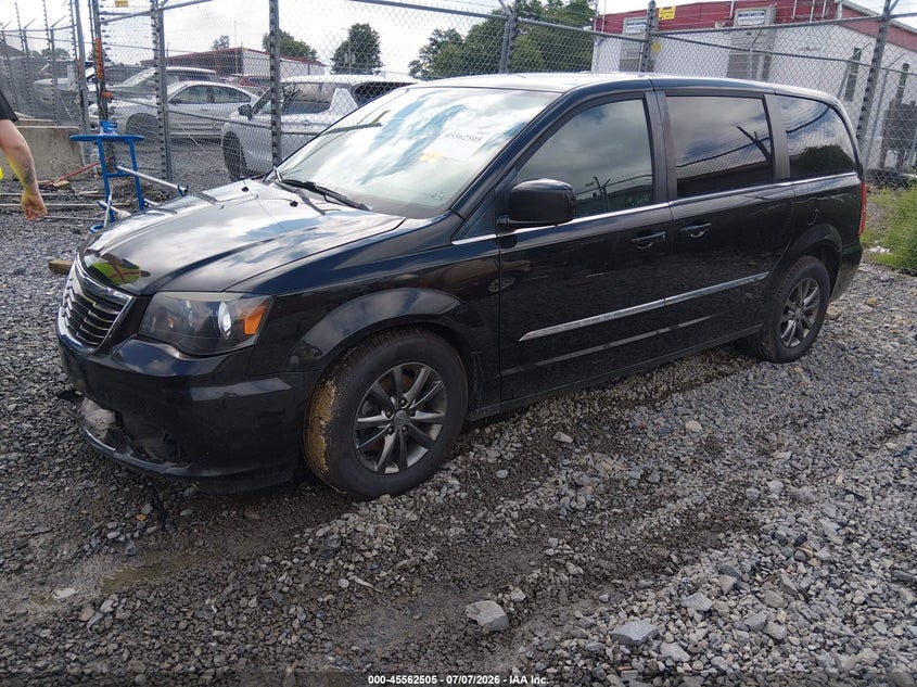 2015 CHRYSLER TOWN & COUNTRY auction photo 2