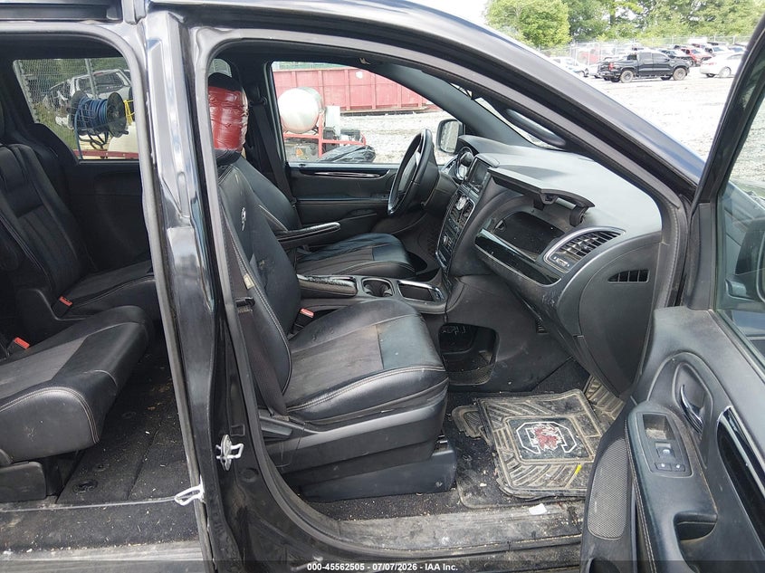 2015 CHRYSLER TOWN & COUNTRY auction photo 5