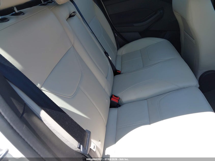 VIN: 1FADP3N2XJL325902 2018 FORD FOCUS TITANIUM