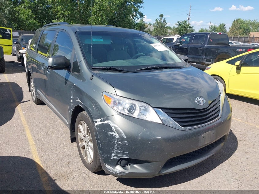 2013 TOYOTA SIENNA LE 7 PASSENGER