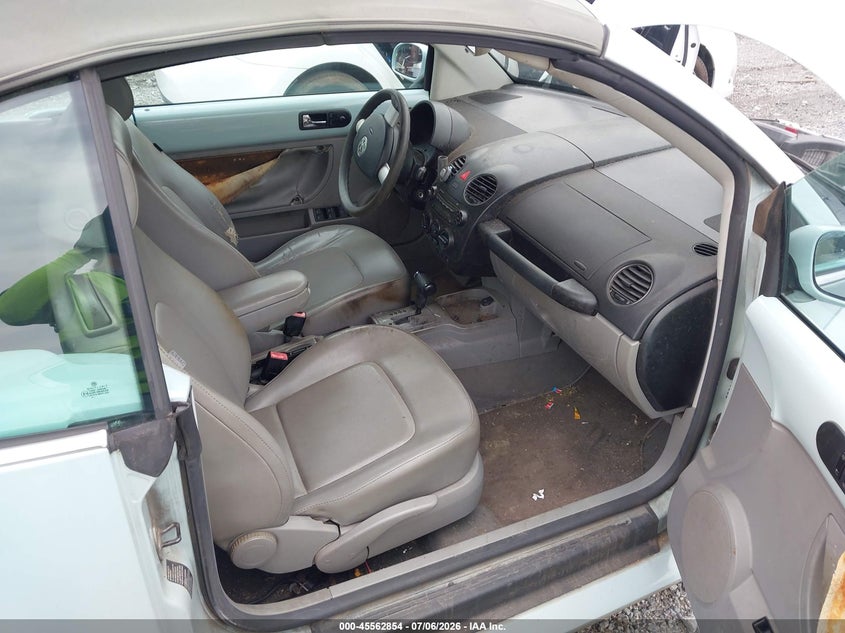 2006 VOLKSWAGEN NEW BEETLE auction photo 5