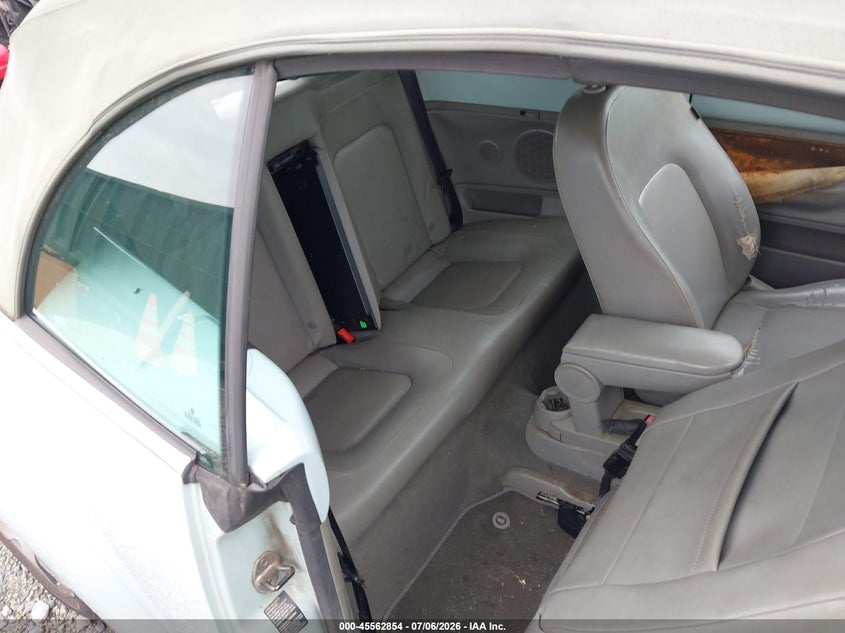 2006 VOLKSWAGEN NEW BEETLE auction photo 8