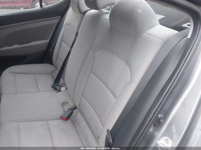 2018 HYUNDAI ELANTRA auction photo 8