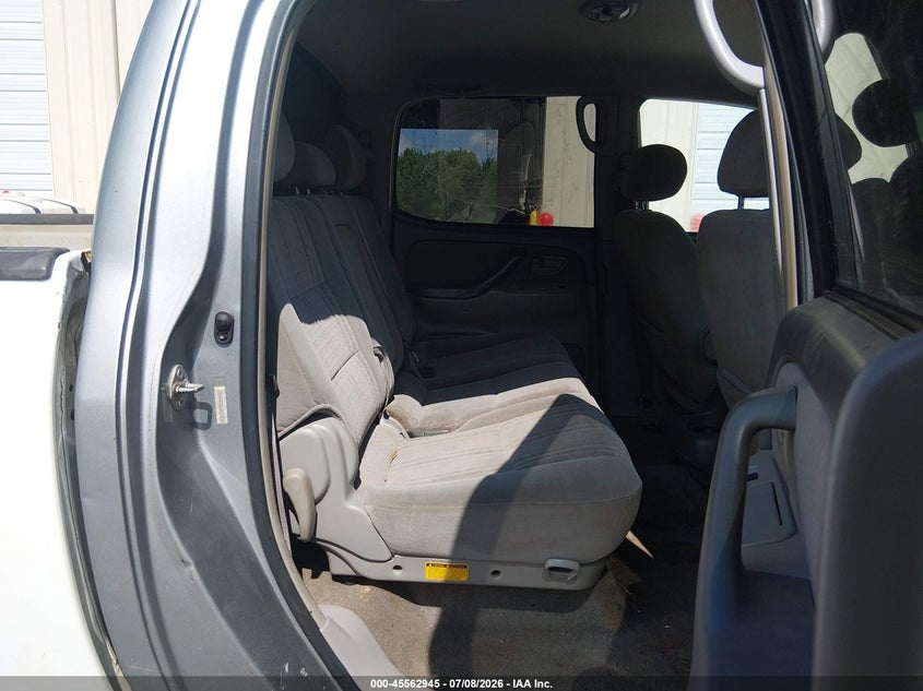 2004 TOYOTA TUNDRA auction photo 8