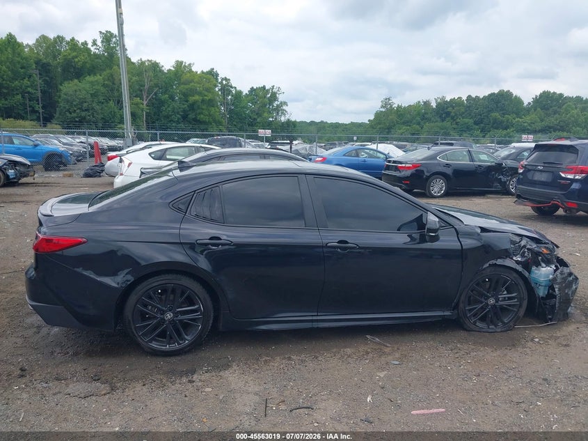 TOYOTA CAMRY - zdjęcie 13