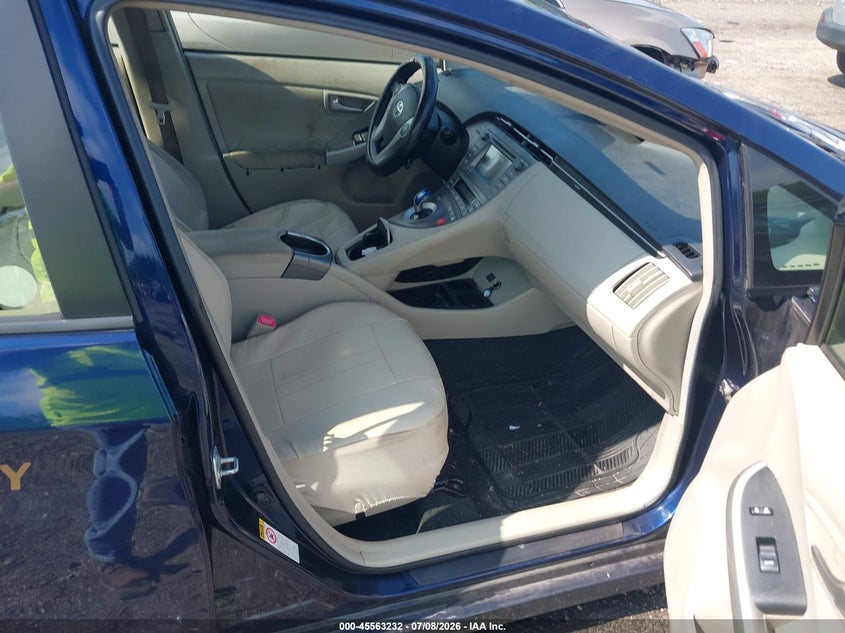 2013 TOYOTA PRIUS auction photo 5