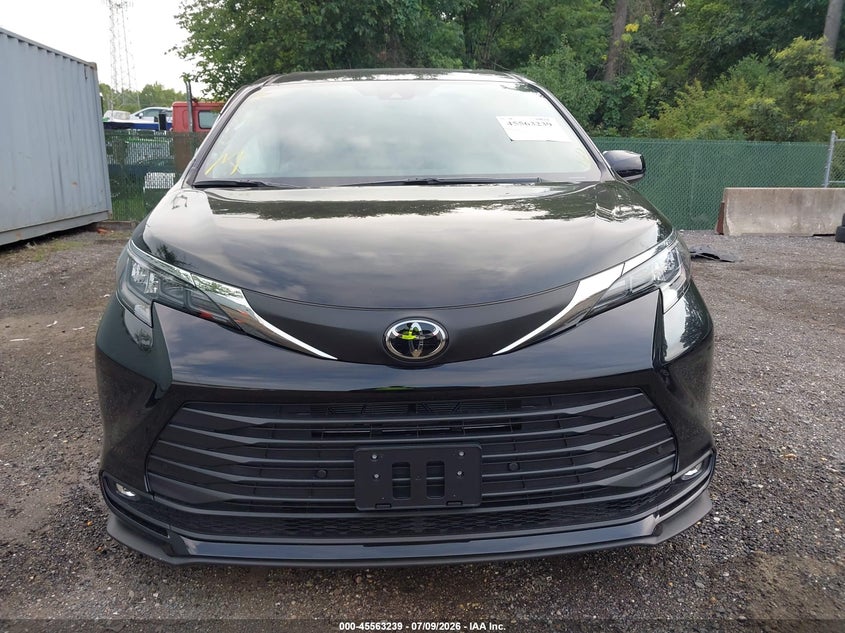 TOYOTA SIENNA - zdjęcie 12