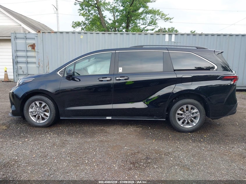 TOYOTA SIENNA - zdjęcie 14