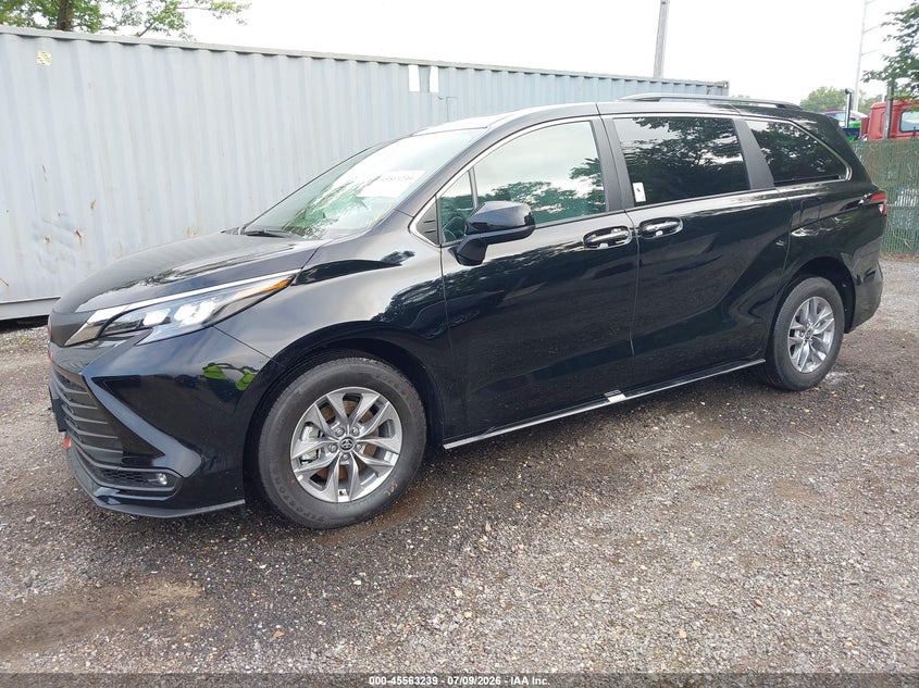 TOYOTA SIENNA - zdjęcie 2