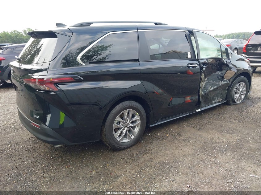 TOYOTA SIENNA - zdjęcie 4