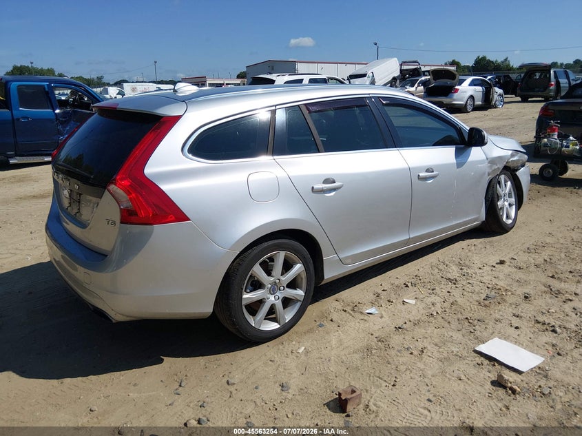2017 VOLVO V60 auction photo 4