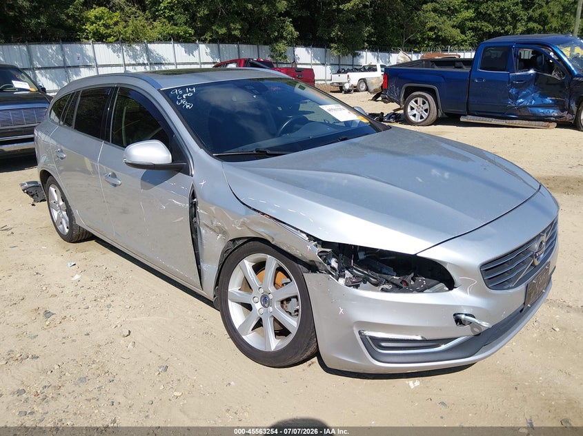 2017 VOLVO V60 auction photo 6