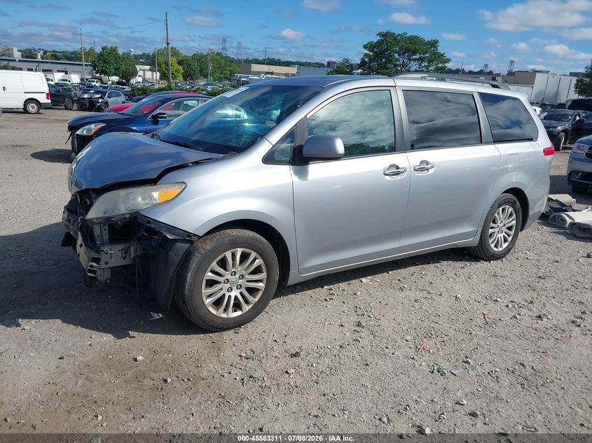 2011 Toyota Sienna, Front End, IAAI, VIN 5TDYK3DC1BS109425 — photo 2