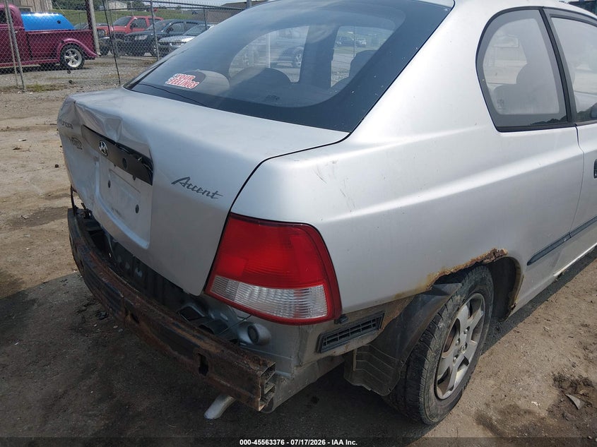 2002 Hyundai Accent L VIN: KMHCF35GX2U164933 Lot: 45563376