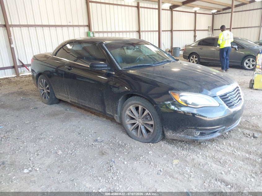 2013 Chrysler 200