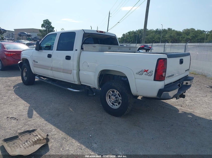 2004 CHEVROLET SILVERADO 2500HD auction photo 3