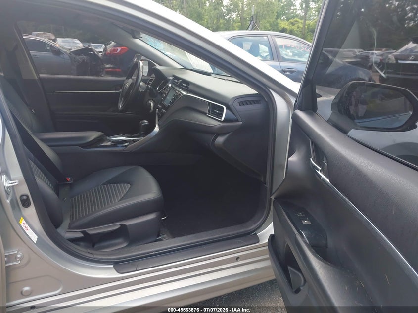 2018 TOYOTA CAMRY auction photo 5