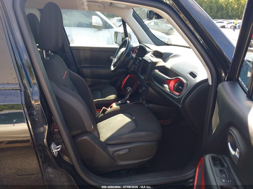 2019 JEEP RENEGADE auction photo 5