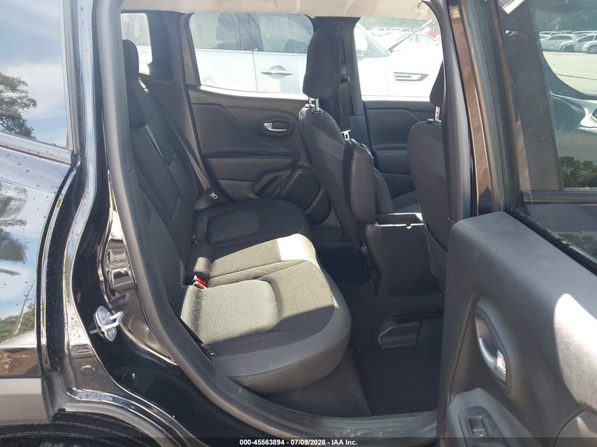 2019 JEEP RENEGADE auction photo 8
