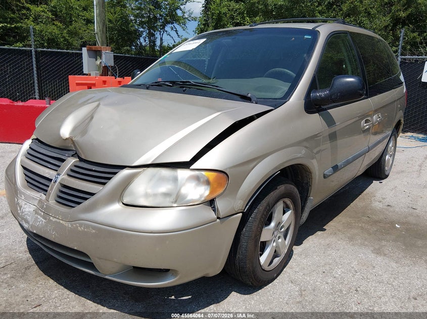 2006 Dodge Caravan, Front & Rear, IAAI, VIN 1D4GP45R76B756143 — photo 2