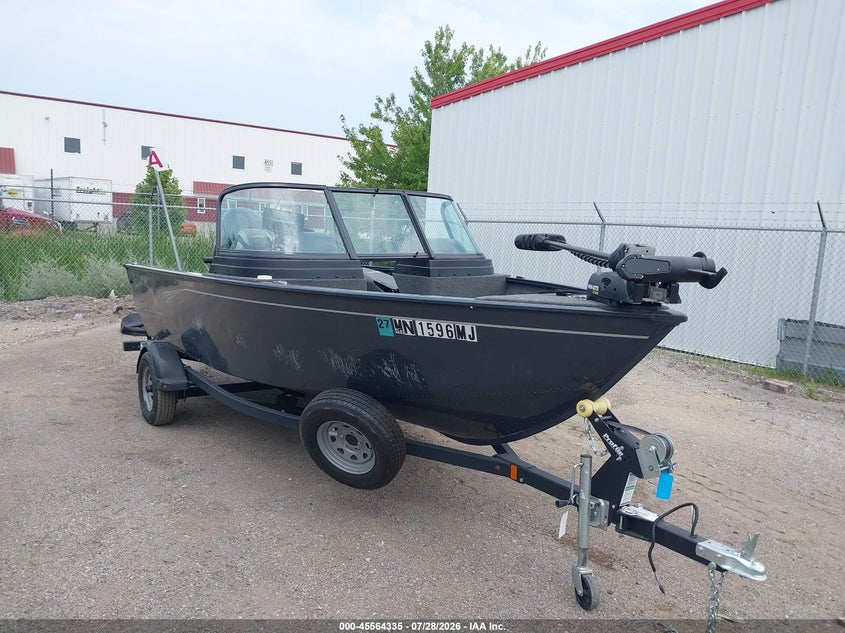 2022 LUND 17' auction photo 1