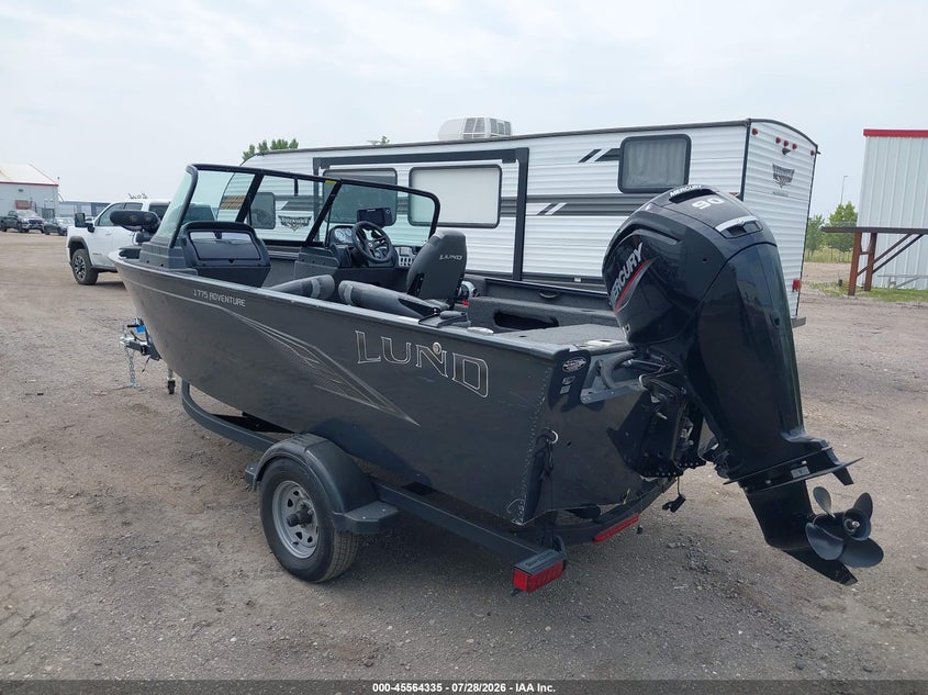 2022 LUND 17' auction photo 3