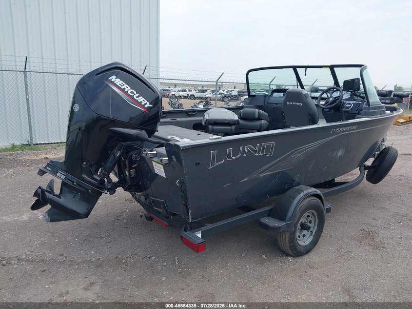 2022 LUND 17' auction photo 4