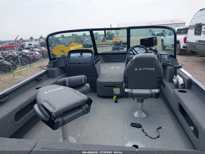 2022 LUND 17' auction photo 5