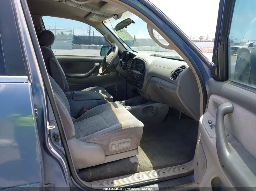 2004 TOYOTA SEQUOIA auction photo 5