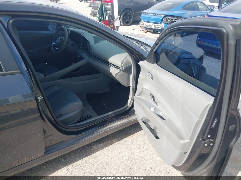 2021 HYUNDAI ELANTRA auction photo 5