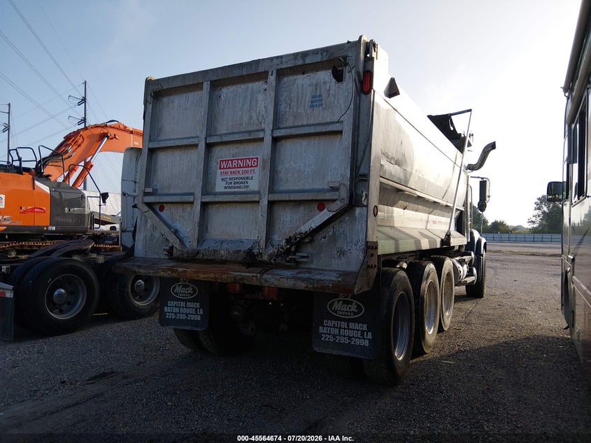 2005 MACK 700 auction photo 4
