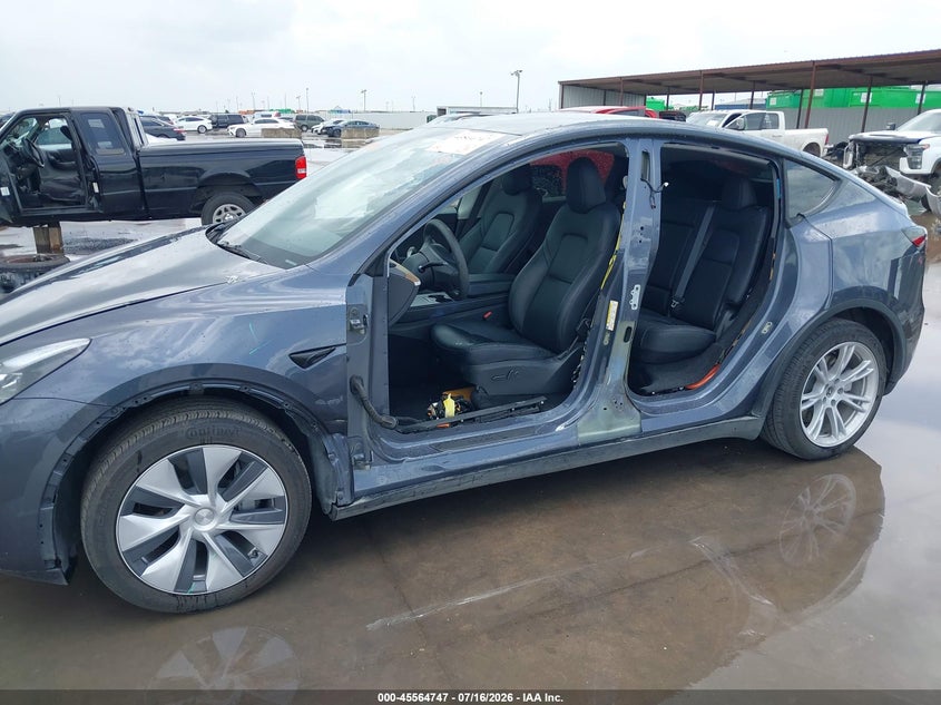 TESLA MODEL Y - zdjęcie 6